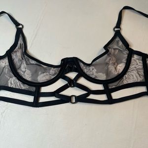 Victoria’s Secret , Ringmaster very sexy black lace rose bra. brand new